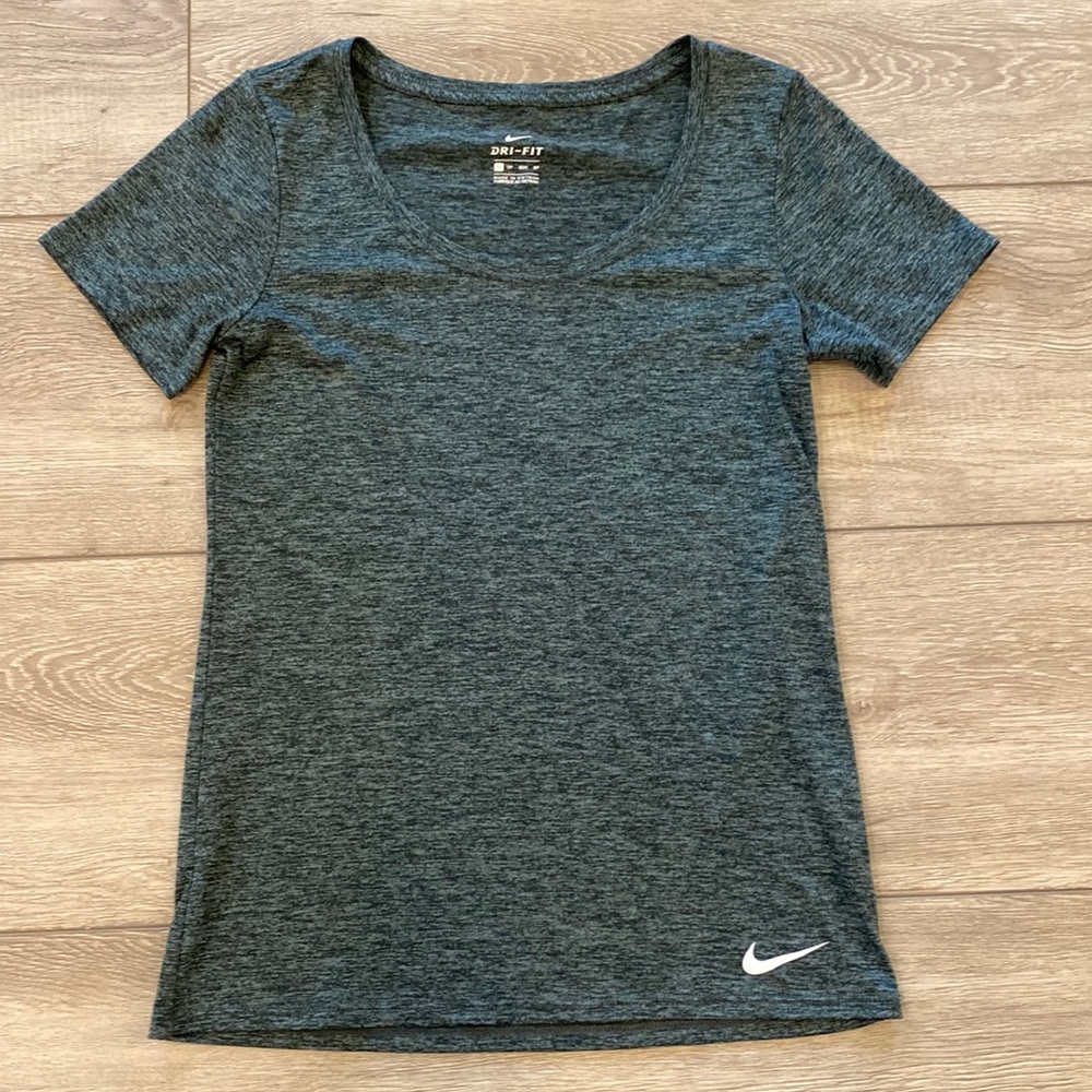 NIKE DRI FIT GRAY TOP SIZE XS